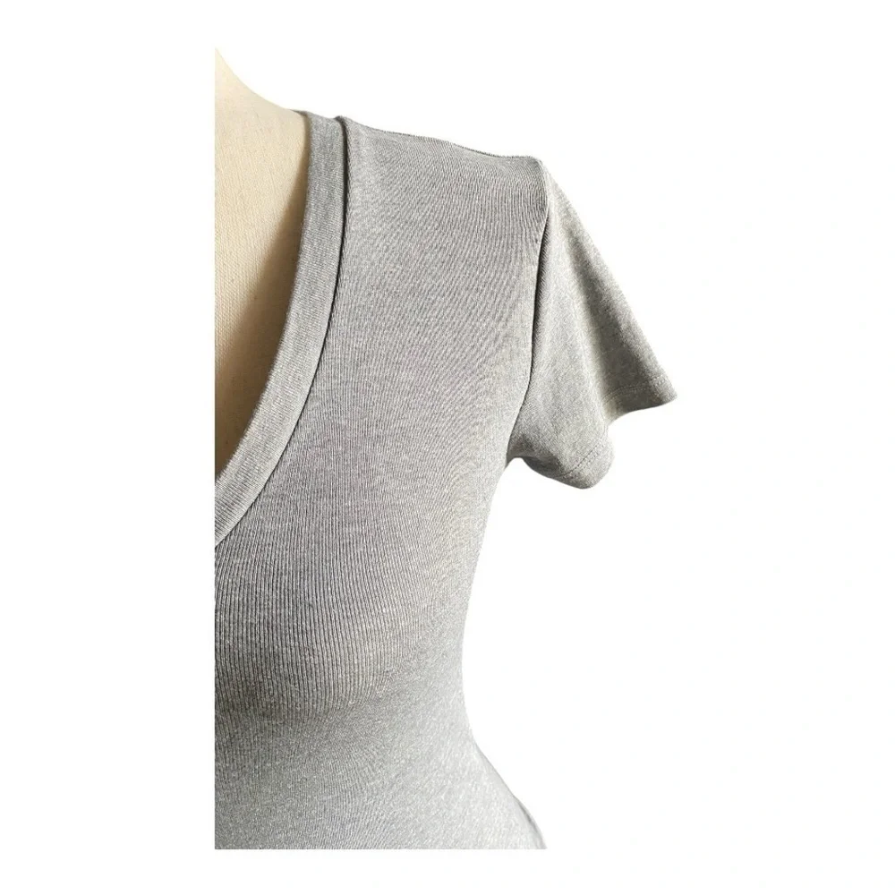 J. CREW-GRAY V NECK TEE-SIZE XXS